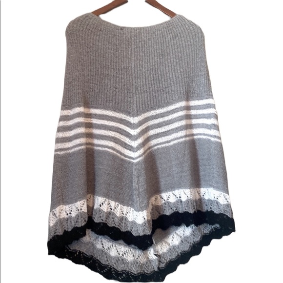 Boho Style Vertigo Gray Knit Poncho Sweater - Picture 5 of 11